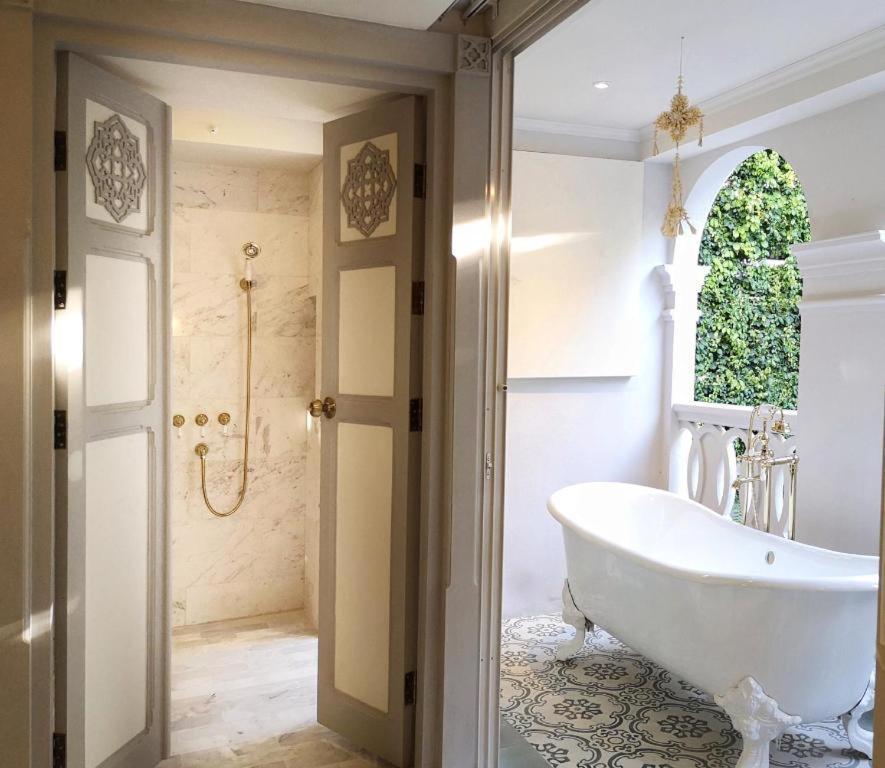 The Inside House 5*
